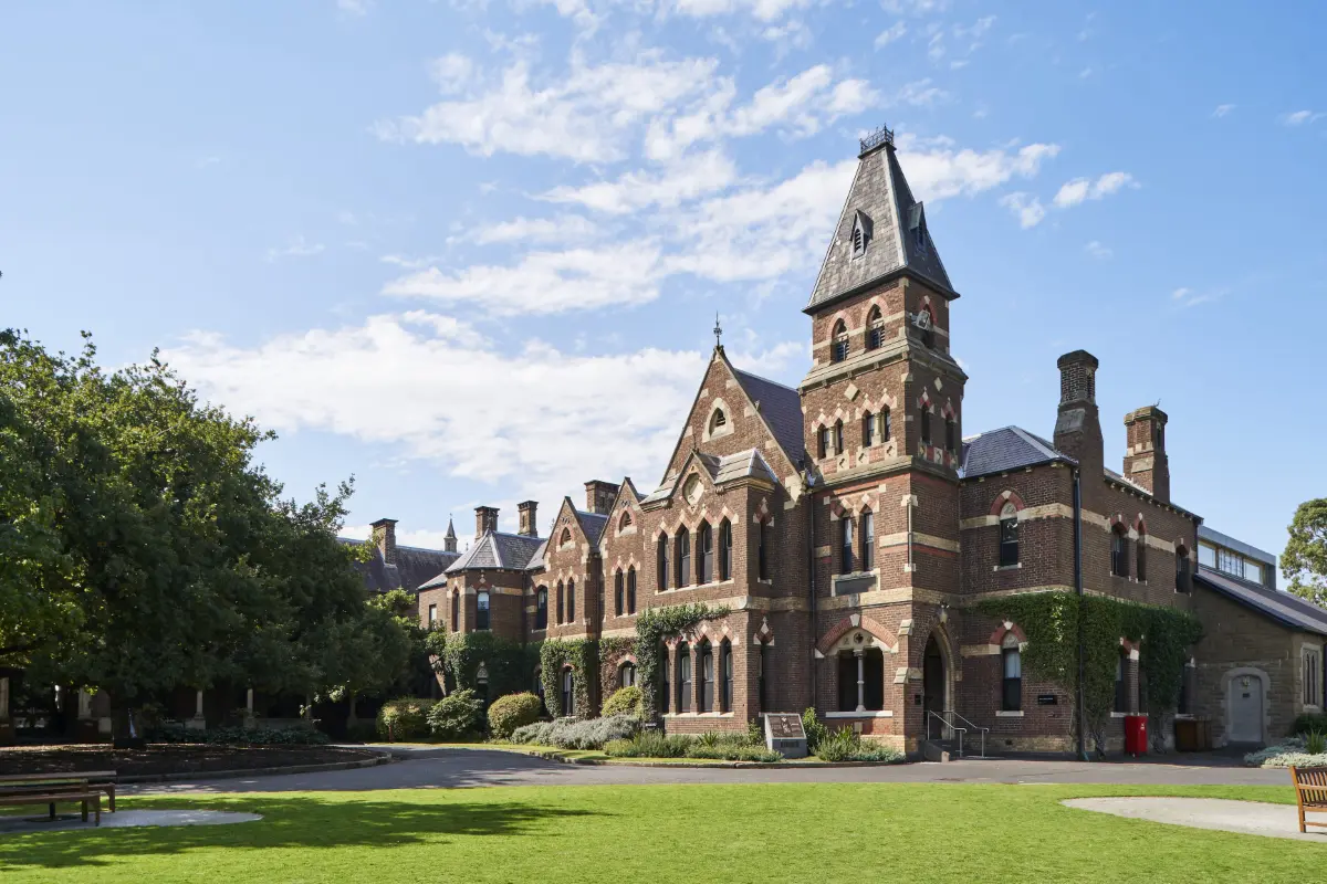 Mời gặp Trinity College- Đại học Melbourne: Hướng dẫn hồ sơ xin học & học bổng đến 50%