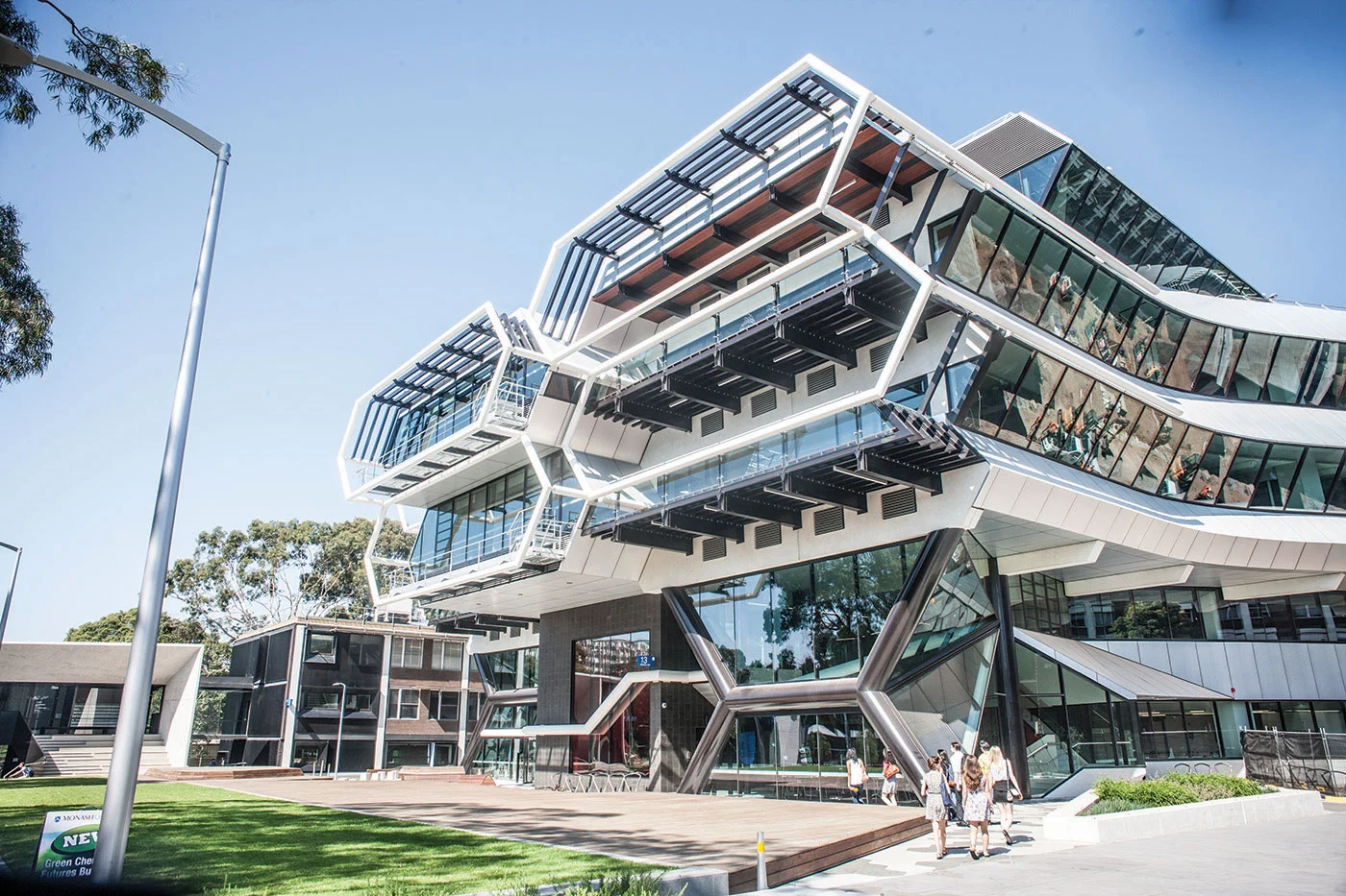 Invitation: MEET DR.HOA LEVITAS – MONASH UNIVERSITY: UNLOCK SCHOLARSHIPS UP TO 100%