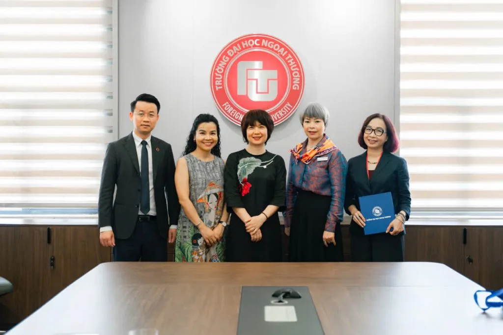 MONASH >< NGOẠI THƯƠNG: TOP UNI ÚC >< TOP UNI VIỆT NAM TRONG MÙA THU HÀ NỘI!