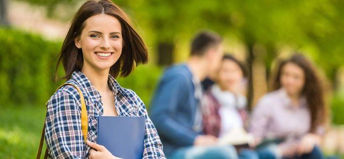 Chọn học ngành sức khỏe – Gen Z sớm có việc làm & cơ hội tiếp xúc với các doanh nghiệp hàng đầu